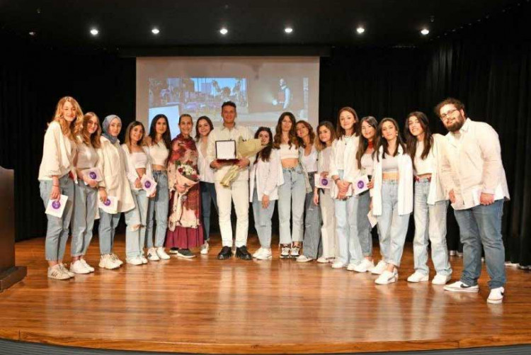 İletişim Sanatları Bölümü Öğrencileri, Sanatçı Edis’e İletişim Kampanyası Hazırladı